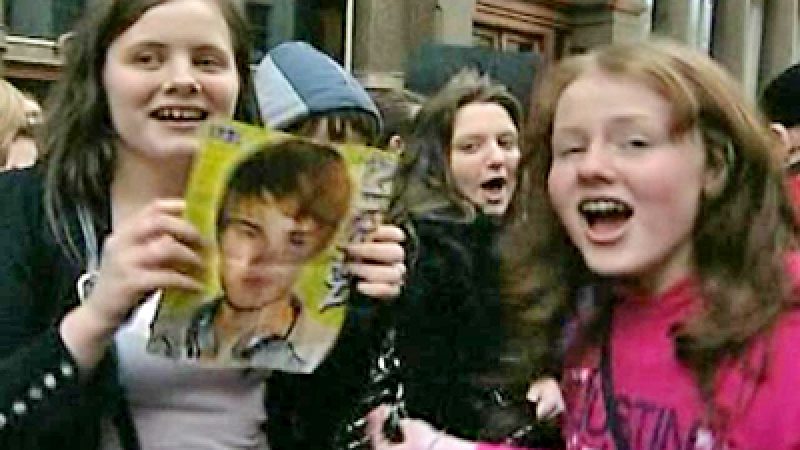 Bieber Fans Await Their Idol in Liverpool
