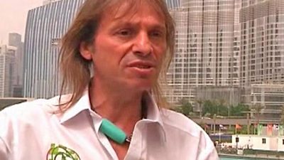 French “Spiderman” Alain Robert Begins Scaling Dubai Scyscraper