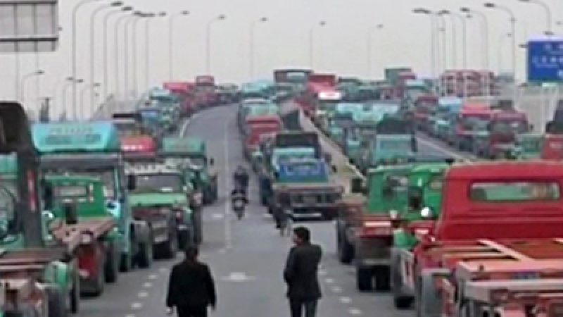 China: Lkw-Fahrer demonstrieren gegen hohe Benzinpreise