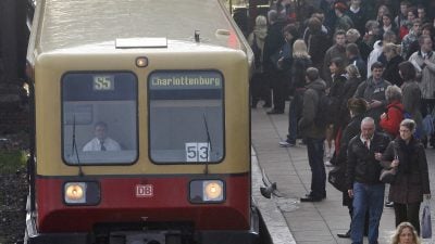 „Politisches Versagen“: Immer mehr ostdeutsche Arbeitnehmer pendeln in den Westen