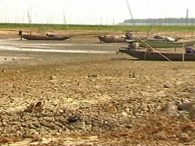 Anhaltende Dürreperiode in Teilen Chinas: Ausgetrocknete Seen und Äcker
