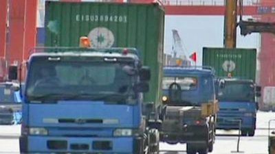 Japan’s Exports Tumble, Decline Slowing