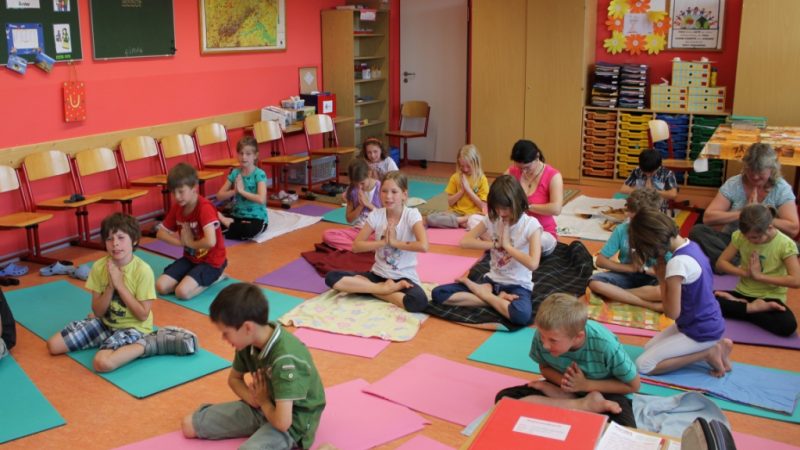 Kinder-Yoga für die Sinne – eine Schulstunde