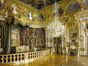 Das Prunkgemach, mit dem Ludwig II. ein Denkmal für Ludwig XIV. und das absolutistische Königtum setzte, ist der vermutlich teuerste Raum, der im 19. Jahrhundert geschaffen wurde.