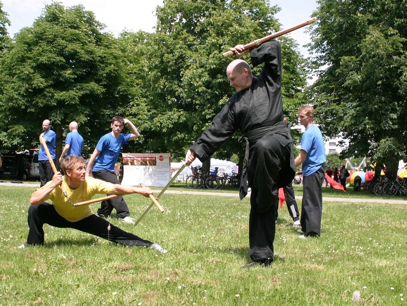 Qigong sowie Wushu in Form von Schwertkunst dem Dresdener Publikum vorgestellt