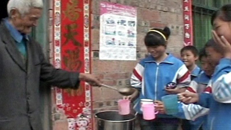 China: 78-jähriger Mann kocht täglich Tee für durstige Schüler