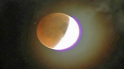 Seltene totale Mondfinsternis mit Rotem Mond über China