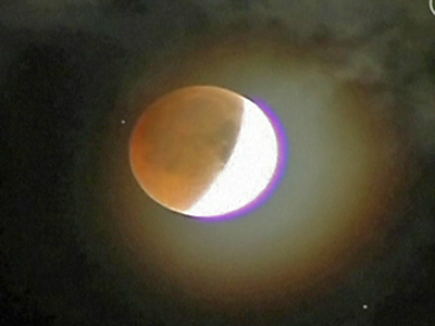 Seltene totale Mondfinsternis mit Rotem Mond über China