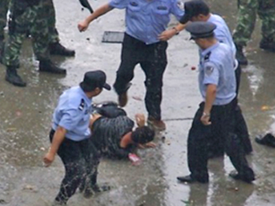 China: Protest wegen suspekten Beamtentodes von Ran Jianxin