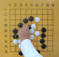 Spiel der Kaiser: Go oder auch „Weiqi“ ist das älteste Brettspiel der Welt und schätzungsweise 4.000 Jahre alt.