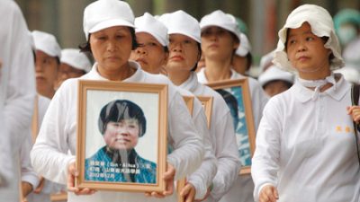 Falun Gong erinnert an die 12 Jahre andauernde Verfolgung in China