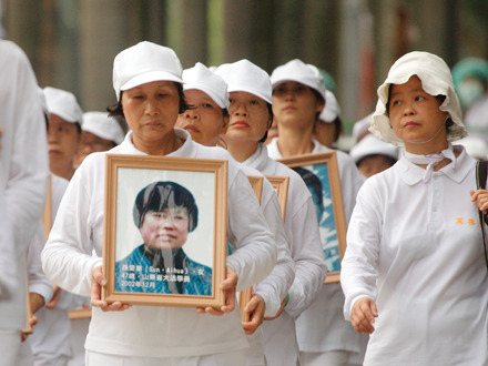 Falun Gong erinnert an die 12 Jahre andauernde Verfolgung in China