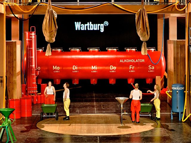 Die Wartburg. Szenenbild aus dem ersten Akt von Richard Wagners "Tannhäuser". Premiere heute in Bayreuth.
