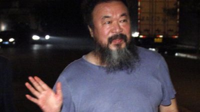 Chinas berühmter Künstler Ai Weiwei berichtet von 81 Tagen Haft