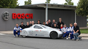 Das Schluckspecht-Team mit Professor Dr. Ulrich Hochberg (ganz rechts) auf der Bosch Teststrecke.