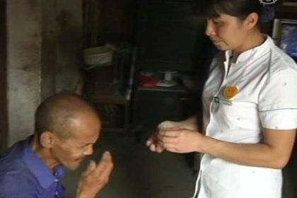 Chinesisches Paar widmet sein Leben der Hilfe alter Menschen