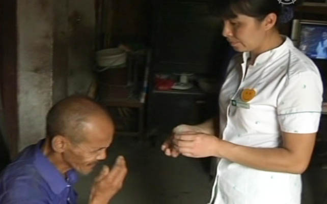 Chinesisches Paar widmet sein Leben der Hilfe alter Menschen