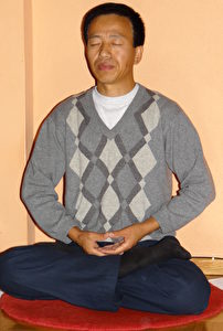 Fern von Repressalien kommt Luan bei der Meditation von Falun Gong zur Ruhe.