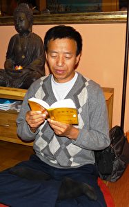 Luan profitierte durch die Lehre von Falun Gong: Er kam bereits ganz am Anfang des Praktizierens von seinen Krankheiten los.