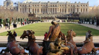 Frankreichs Präsident Macron trifft russischen Amtskollegen Putin in Versailles