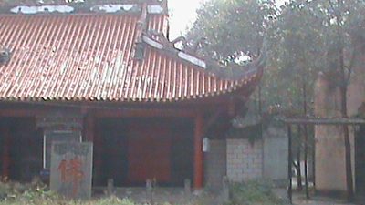 Chinesisches Regime nutzt buddhistischen Tempel als Gehirnwäschezentrum