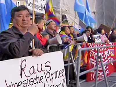 Hu Jintao’s Visit to Austria Meets with Protests