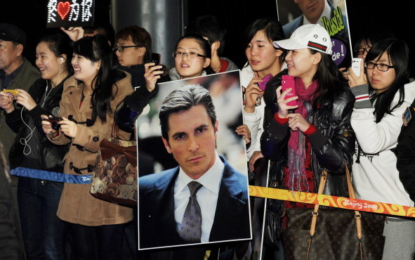 Christian Bale in China von Polizisten zurückgedrängt