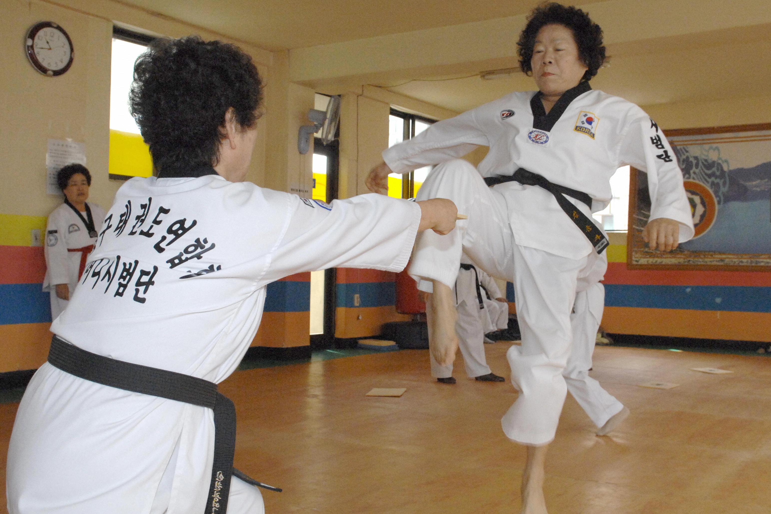 Karate-Training für die körperliche und geistige Gesundheit von Senioren