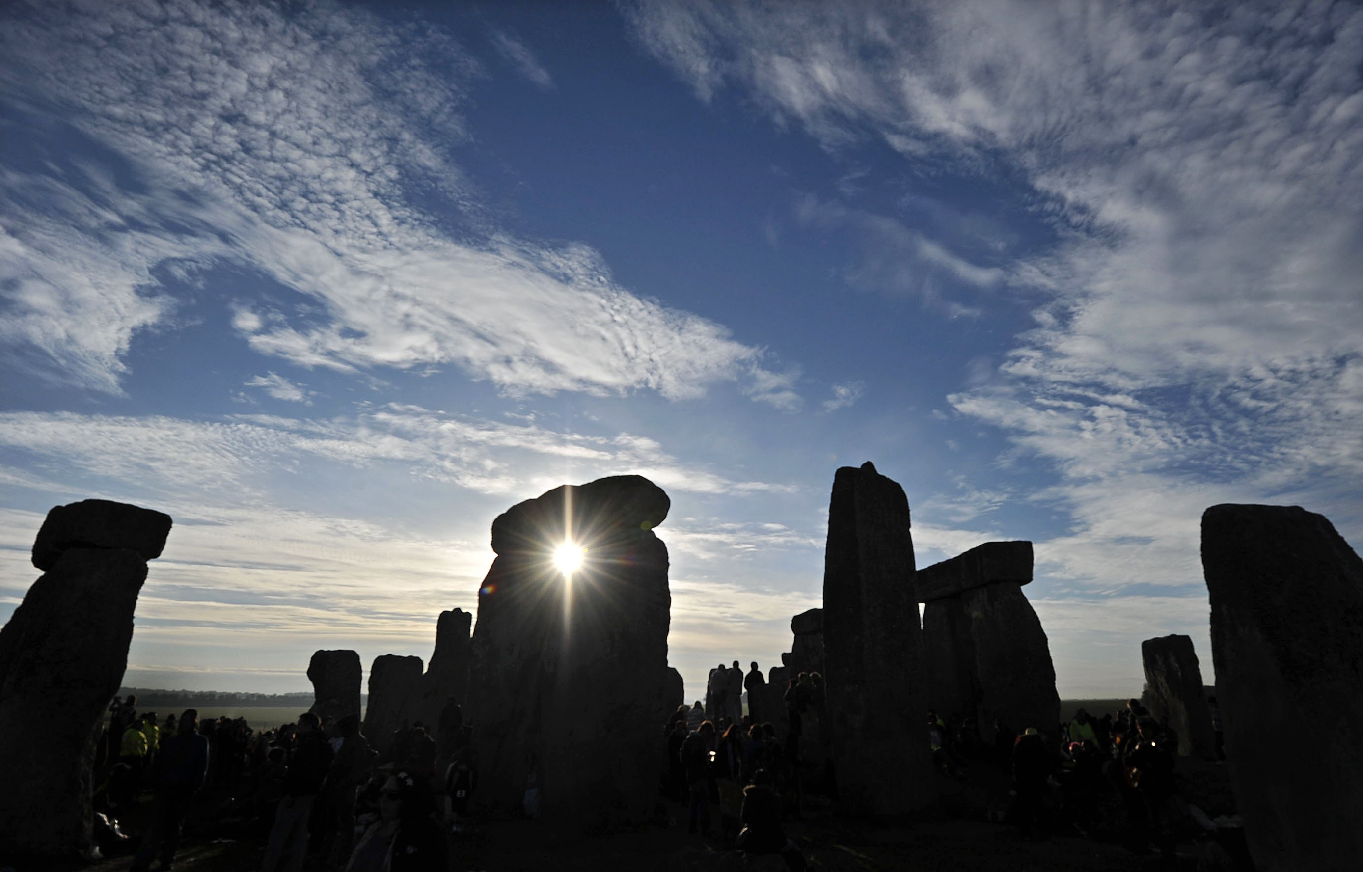 Neuer Hinweis auf Sonnenanbetung vor Stonehenge