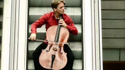 Bach im Bahnhof mit Alban Gerhardt