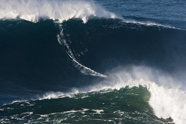 Surfer reitet höchste Welle aller Zeiten
