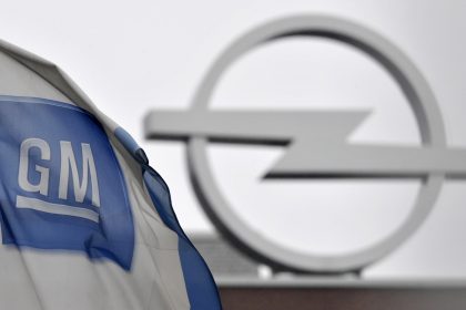 Mitarbeiter verlassen frühzeitig Betriebsversammlung