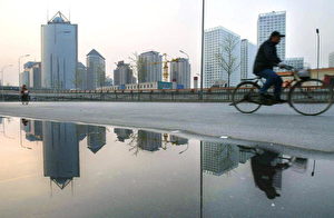 Die äußeren Veränderungen in den großen Städten Chinas sind unübersehbar, aber auch für viele Menschen unbezahlbar.