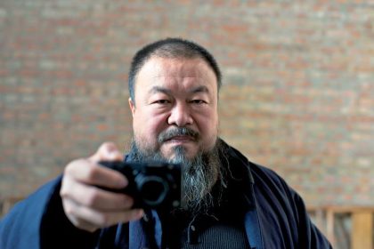Ai Weiwei in “Never Sorry” – ein Meister der Flusskrebs-Parties
