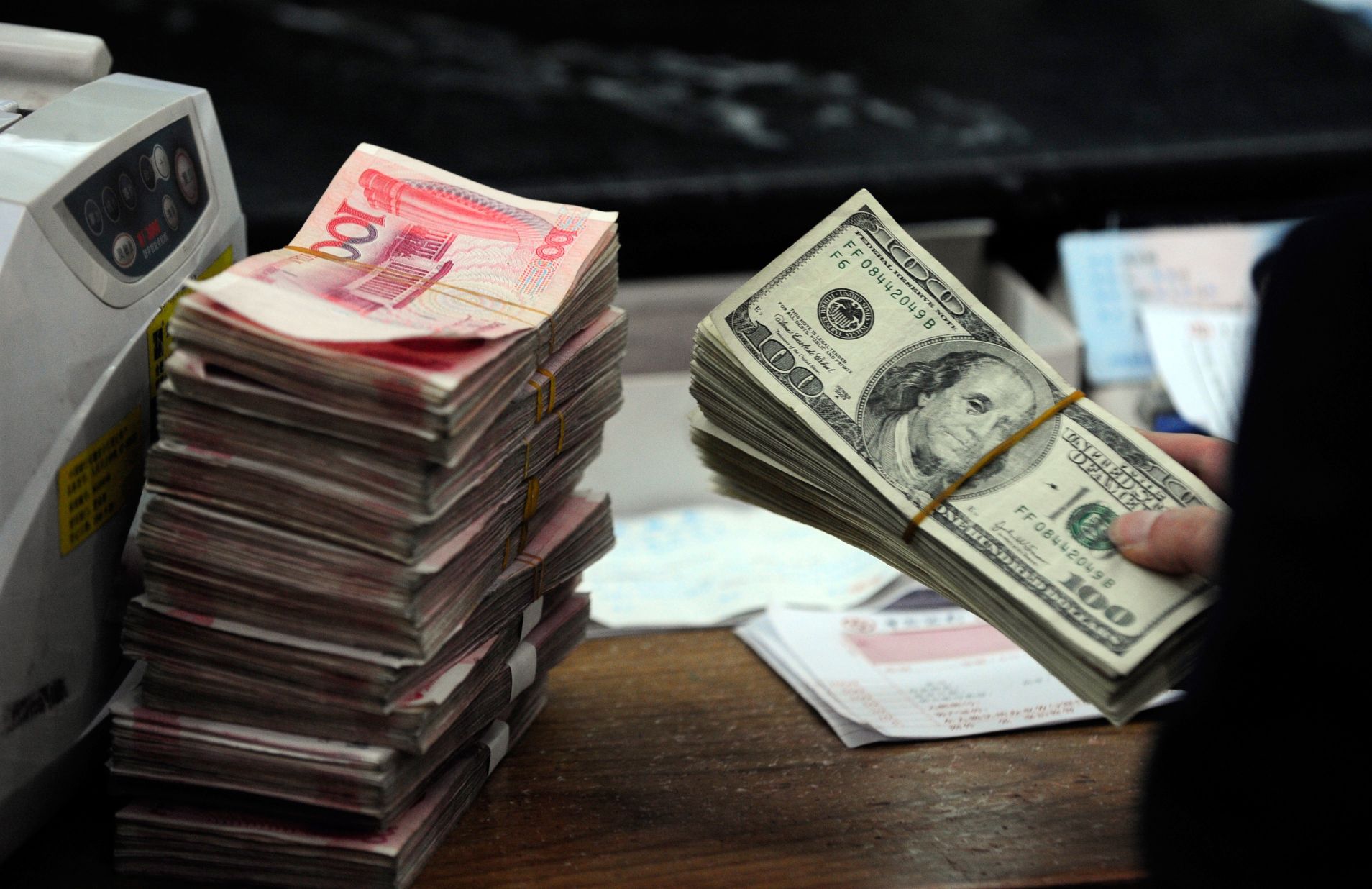 Nackte Beamte aus China sind Weltmeister im illegalen Kapital-Transfer
