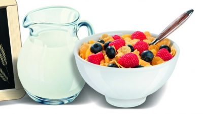 Cerealien und Früchte: Frühstück, fertig, los!