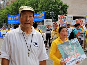 John Chang kam aus Virginia, um die Falun Gong-Parade zu unterstützen.