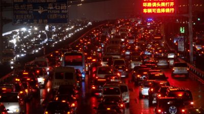 China: Kreative Verkehrspolitik bremst den Absatz von Autos