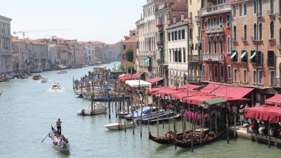 Gestrandete Passagiere am Flughafen Venedig: Radarausfall