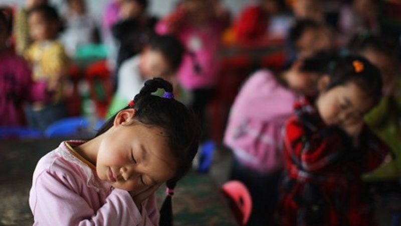 China: Der Lümmel auf der Lehrerbank