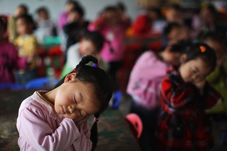 China: Der Lümmel auf der Lehrerbank
