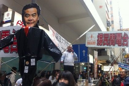 Hongkong: Große Demonstration gegen den Gouverneur