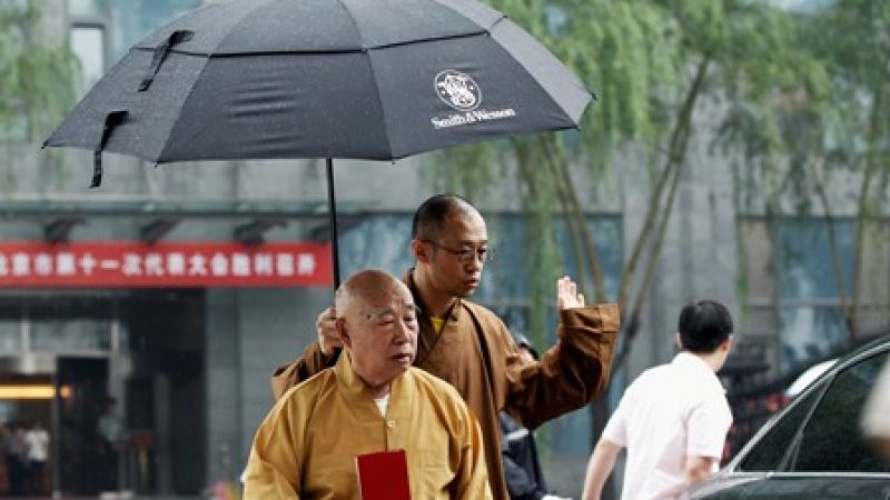 Mönchsplagiate aus China belästigen Menschen in Kanada