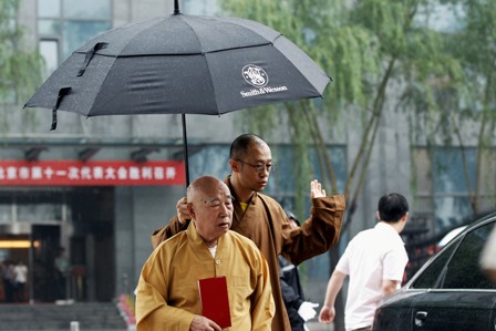 Mönchsplagiate aus China belästigen Menschen in Kanada