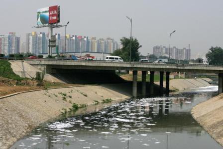 China: Verantwortlicher der Umweltbehörde lehnt gesponsertes Bad im Fluss ab