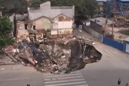 China: Erdloch verschlingt mehrere Häuser in Guangzhou