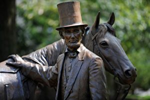 Abraham Lincoln, 1809-1865, 16. amerikanischer Präsident. Lebensgroße Statue.
