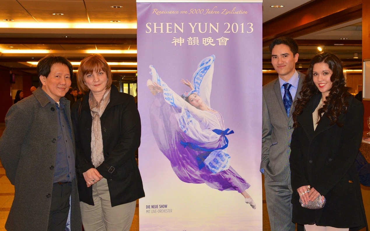 Einzigartig die Stimmigkeit unter den Tänzern von Shen Yun
