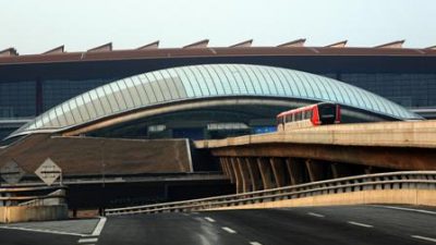 China: Dach von Pekinger Flughafen durch Sturm aufgerissen