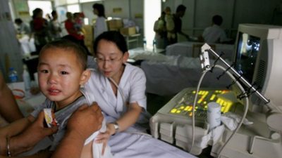 China: verunsicherte Eltern lassen ihre Kinder in Hongkong impfen